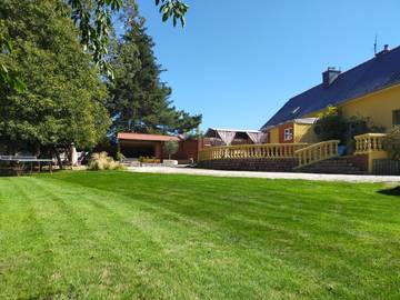 Gîte pour 15 personnes, avec jacuzzi et jardin ainsi que balcon et piscine à Ploumagoar