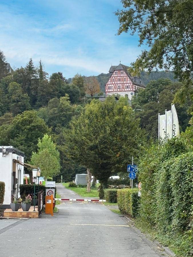 Camping pour 4 personnes, avec terrasse - 1