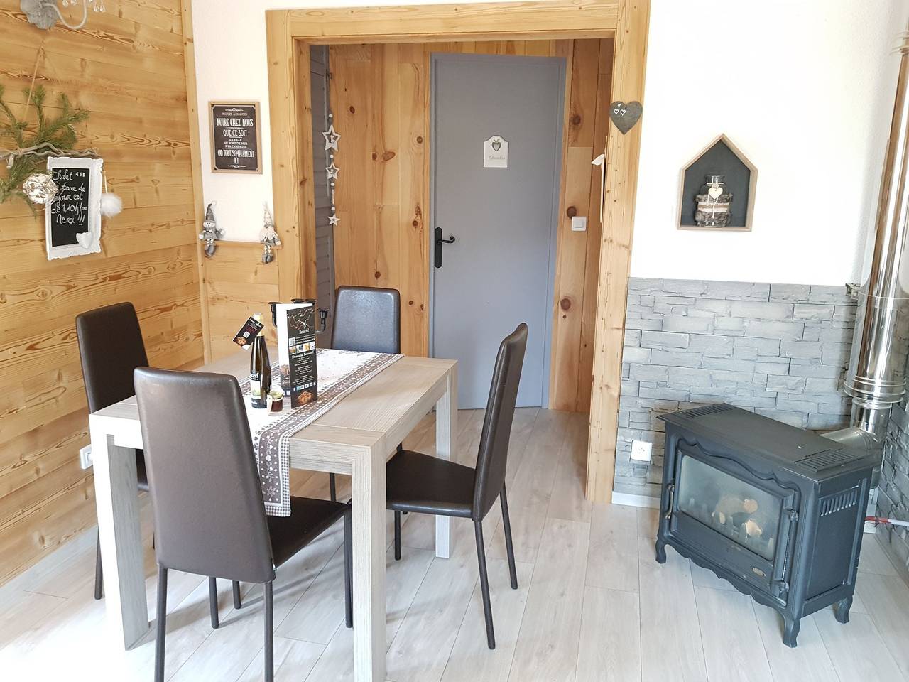 Chalet 'La Petite Chaumière' met uitzicht op de bergen, privéterras en Wi-Fi in Saint-Maurice-sur-Moselle, Épinal en omgeving
