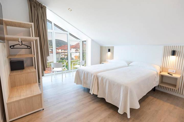 Hôtel pour 4 personnes, avec terrasse et piscine à Noja - 2