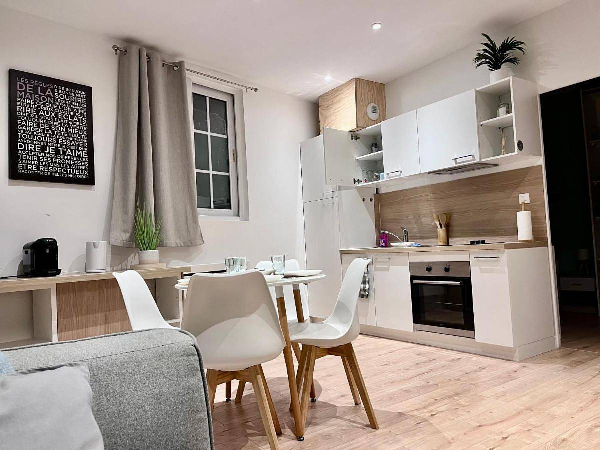 Appartement entier, One-Bedroom Apartment in Dammartin-en-Goële, Seine-et-Marne