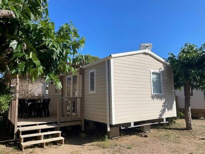 Camping pour 6 personnes, avec Jacuzzi et Terrasse ainsi que Bassin pour enfant et Piscine à Narbonne