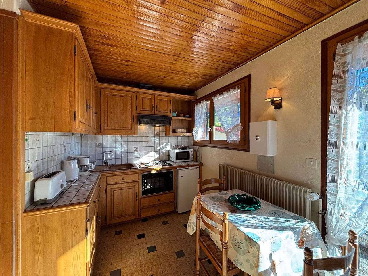 Studio entier, Studio cosy à Autrans, balcon sud, animaux acceptés, parking, pour 3 personnes. in Autrans-Méaudre-en-Vercors, Parc naturel régional du Vercors
