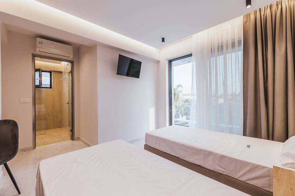 Infinity Holiday Villas - 4 Bedroom Villa with Private Pool in Kalamaki, Zakynthos