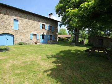 Gîte pour 6 personnes, avec jardin à Lapte