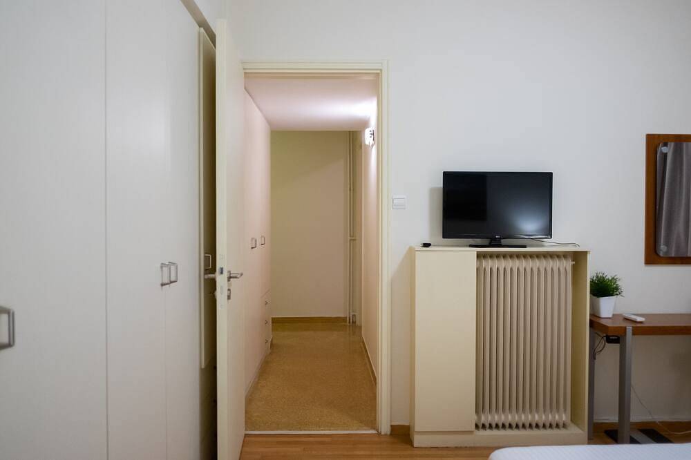 Entire apartment, Two bedroom Apt in Syntagma - Ermou area in Central Section of Athens, Athens