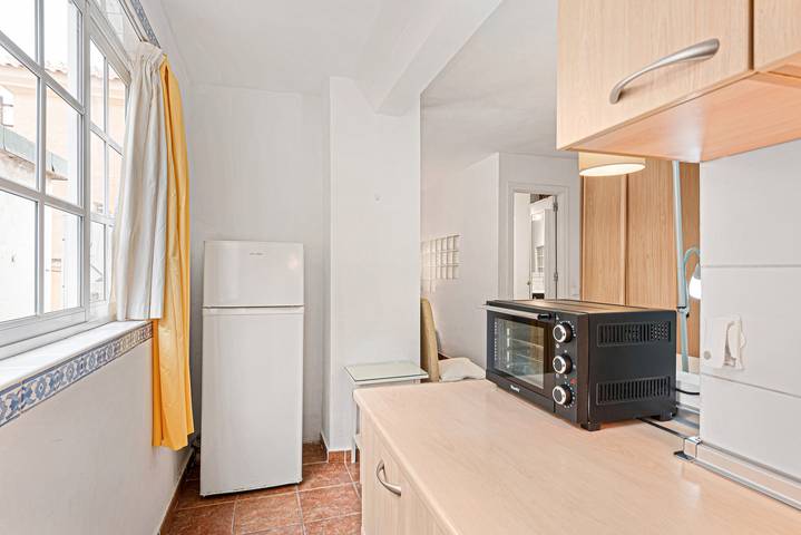 Entire studio, Cosy Studio Apartment in Málaga close to the Beach with Wi-Fi in Málaga (Este), Malaga