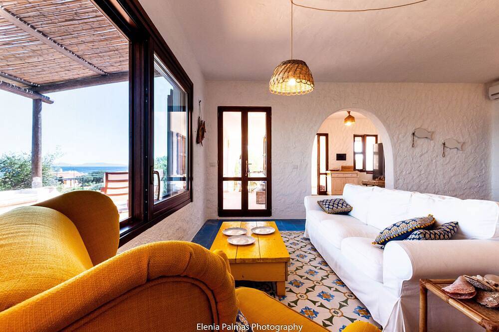 Panoramische Villa Mit Privatem Zugang Zum Meer in Peonia Rosa, Sant'Antioco