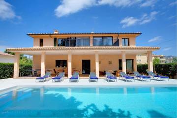 Villa in Playa del Port de Pollença, Pollença für 8 