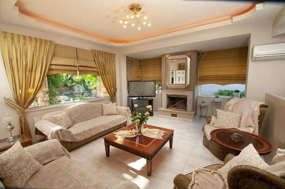 Fantastic Villa in a Dreamy Garden,15 Minutes From the Sandy Beach! in Iraklio-Heraklio region