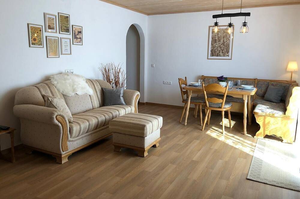 Ganze Wohnung, Moderne Ferienwohnung (100qm) mit Balkon in Hohenwarth, Ostbayern