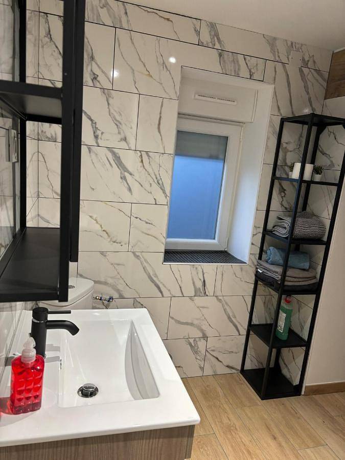 Two-Bedroom House in Montceau-les-Mines, Région de Chalon-sur-Saône