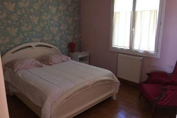 Location de vacances pour 8 personnes, animaux acceptés dans Saint-Cyr-sur-le-Rhône