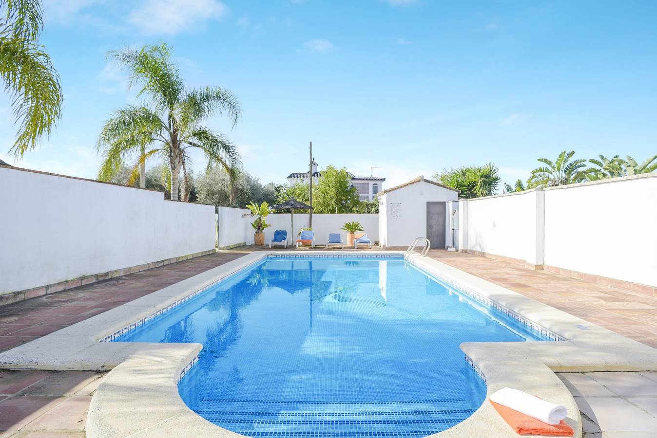 Beautiful Family Chalet Villanueva with Private Pool, Garden, Terrace & Wi-Fi in Conil de la Frontera, Costa de la Luz