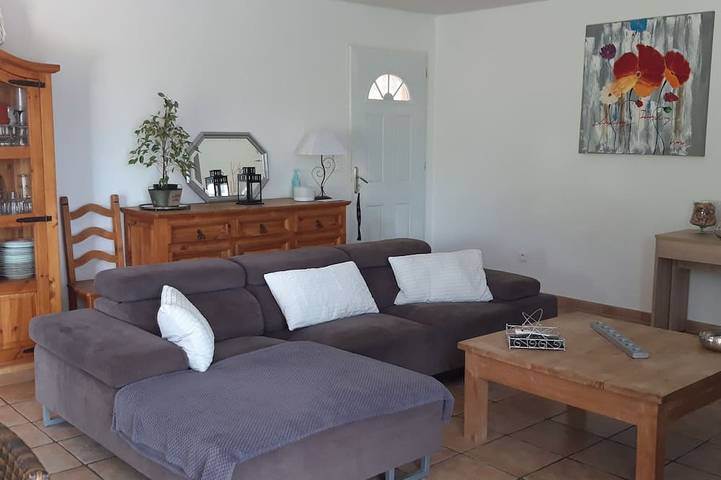 Agrèable villa ,avec piscine privée, à 15 minutes des plages. in Maraussan, Côte méditerranéenne (France)