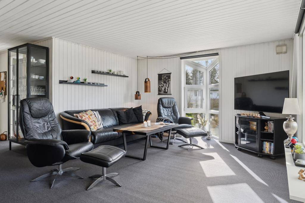 Idyllic holiday home with sauna, hot tub and space for the whole family in Norhede Vest, Ulfborg