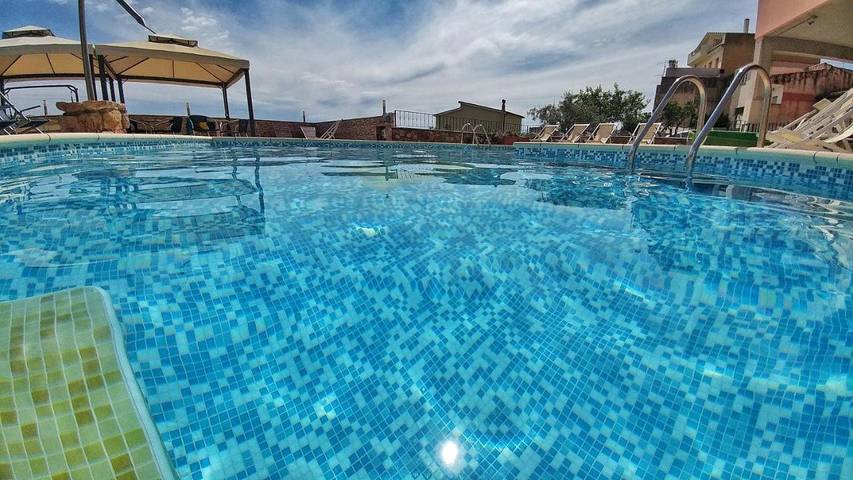 Appartamento per 4 persone, con Balcone e Terrazza nonché Piscina e Panorama a Arbus (Sardinia)