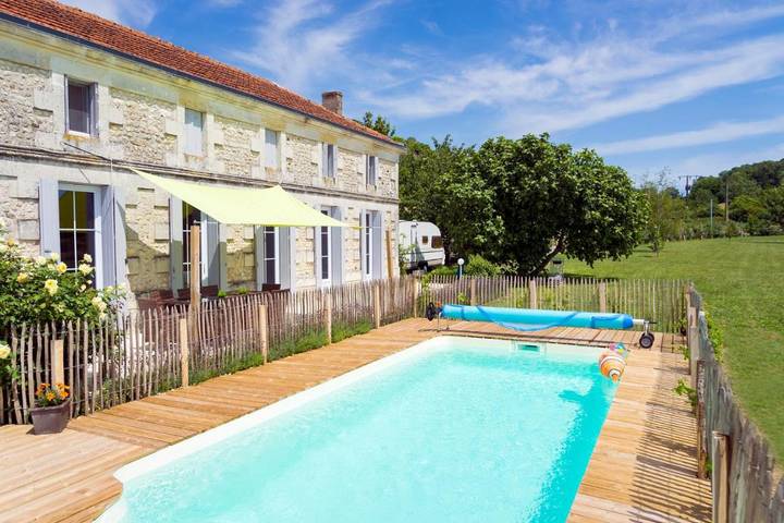 Location de vacances pour 7 personnes, avec vue ainsi que jardin et piscine à Saint-Thomas-de-Conac - 3