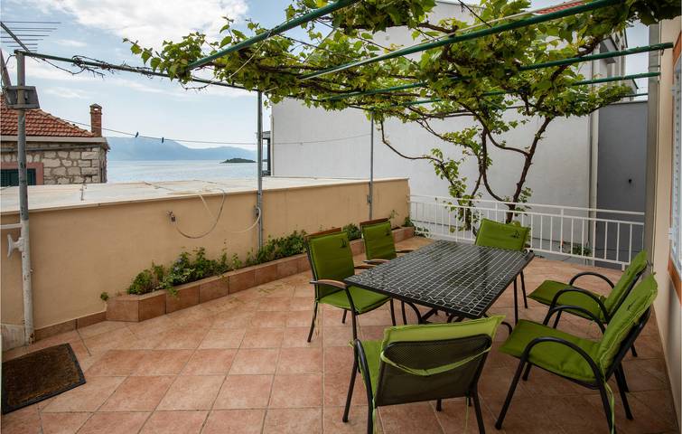 Gemütliches Apartment mit Meerblick, Terrasse, WLAN und nur 100 m vom Strand entfernt in Blace, Dubrovnik-Neretva