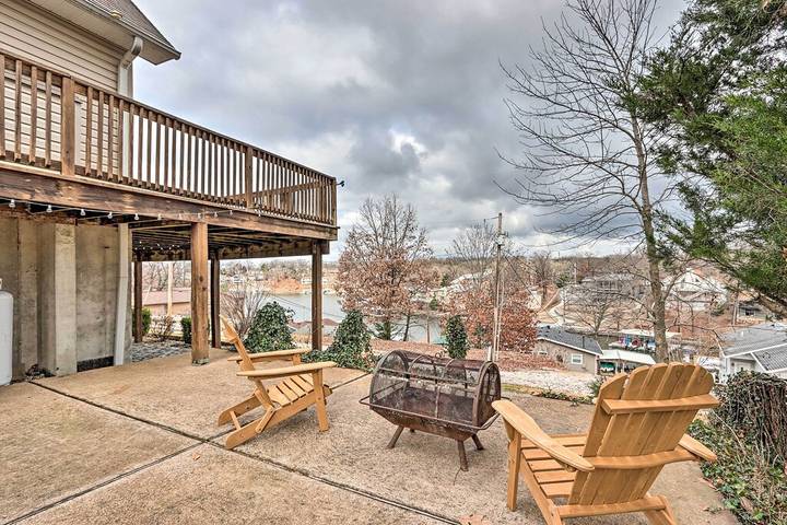 Vacation house for 15 people, with balcony and yard in Lake of the Ozarks