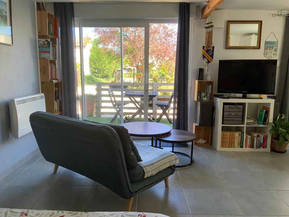 Appartement entier, Maison d’hôtes accès piscine in La Chaussée-Saint-Victor, Région de Blois