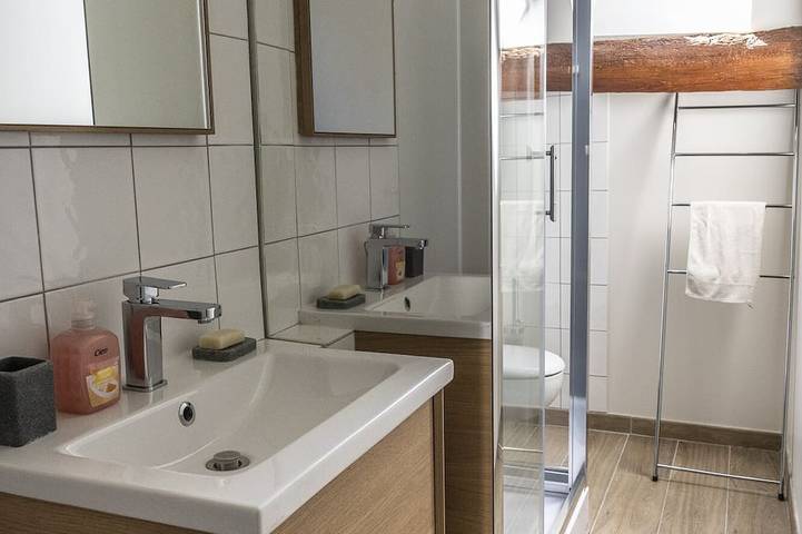 Location de vacances pour 4 personnes, avec sauna et terrasse ainsi que piscine et jardin, animaux acceptés à Asquins - 4