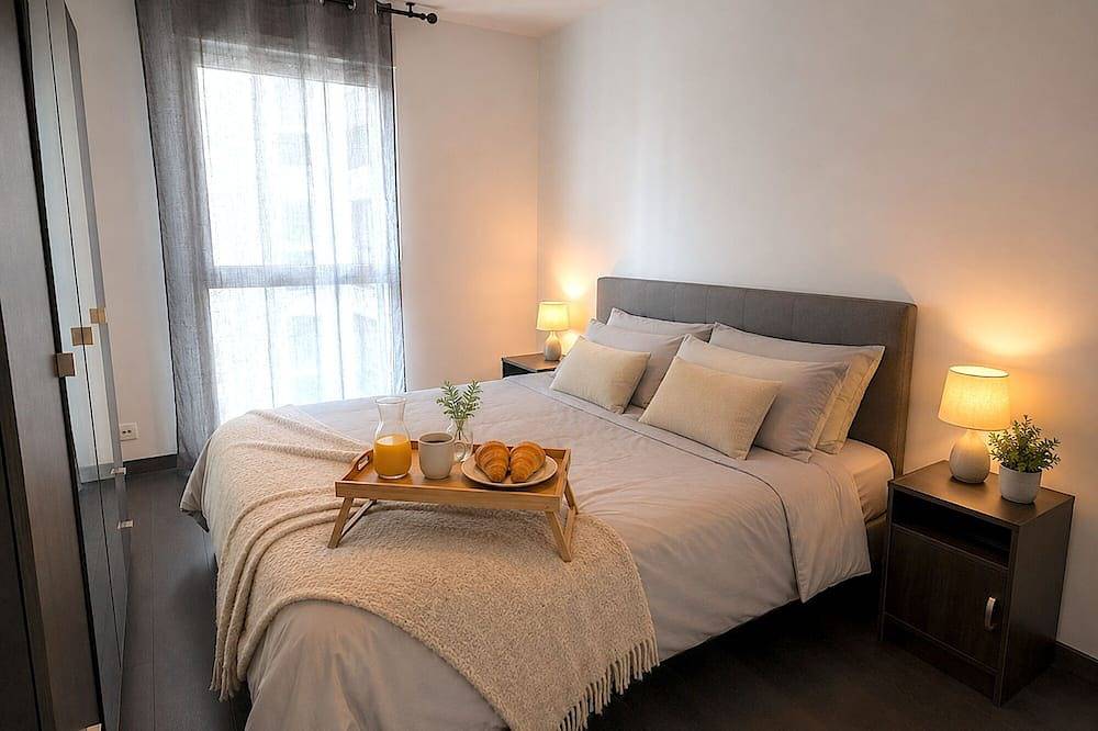 Appartement entier, L'appartement Arche in Nanterre, Hauts-de-Seine