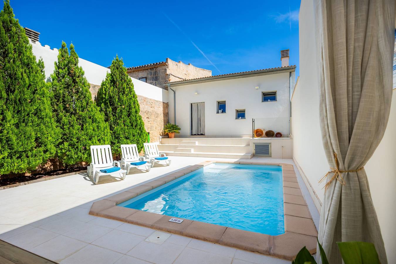 Villa 'Mallorquins' mit privatem Pool, WLAN und Klimaanlage in Muro, Mallorca Norden