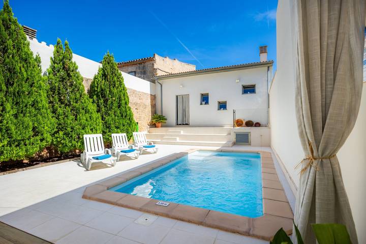 Villa 'Mallorquins' mit privatem Pool, WLAN und Klimaanlage in Muro, Mallorca Norden