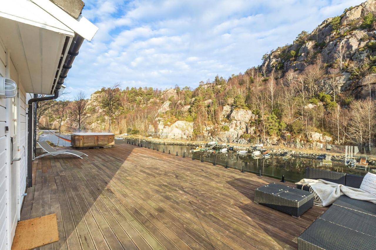 Ganze Wohnung, Aurora Bliss - Waterfront Jacuzzi & Sauna near Bergen in Askøy