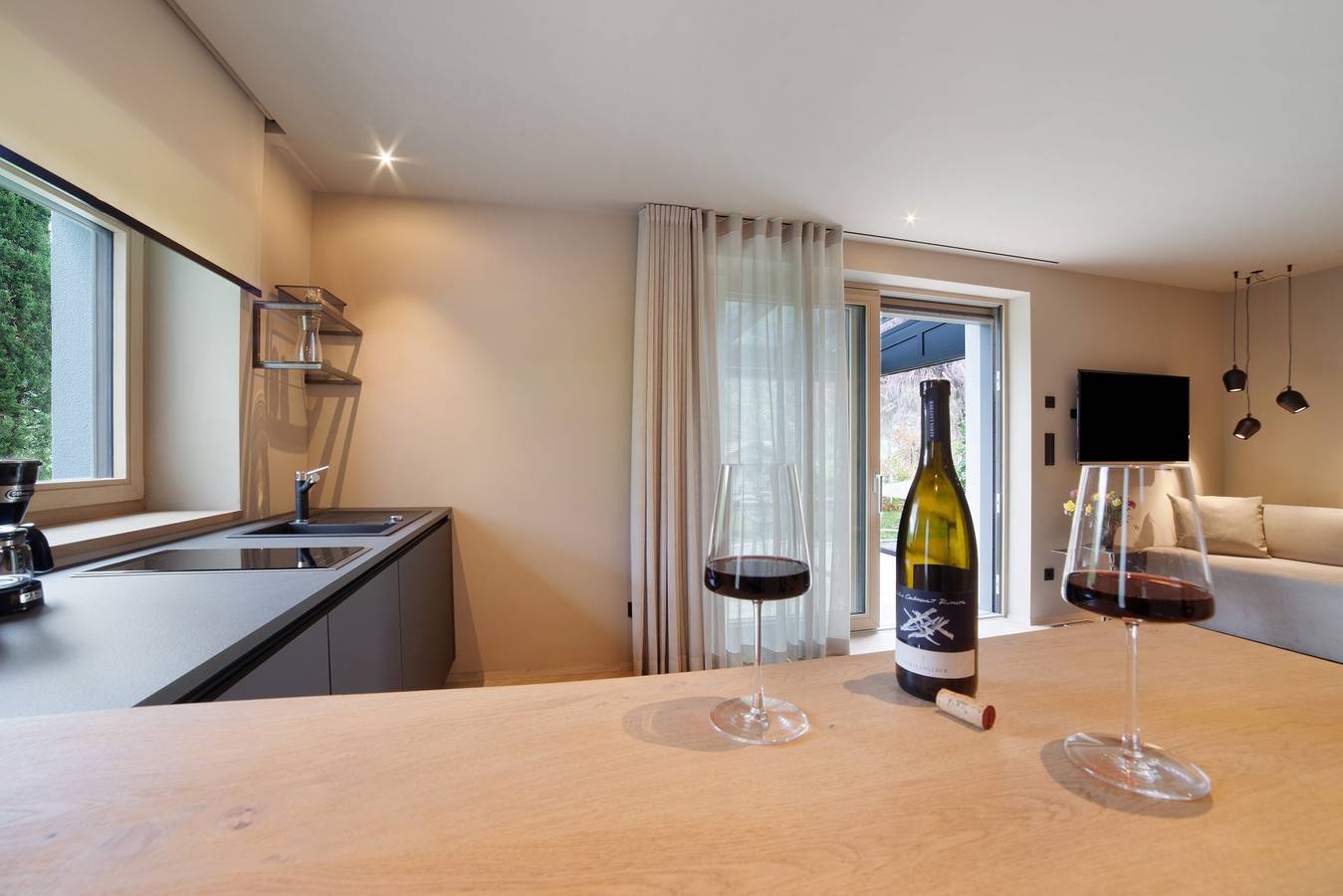 Ganzes Studio, Einzimmerapartment "Casa Sonngart" mit Bergblick, privatem Pool & Wlan in Partschins, Texelgruppe