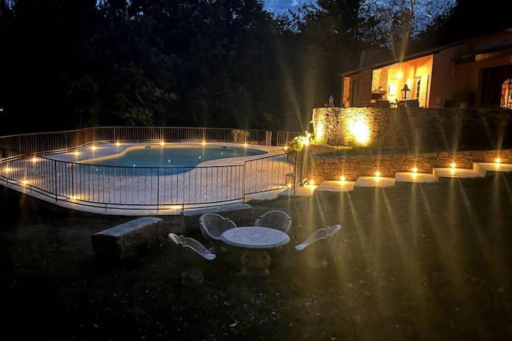 Logement Entier : Hébergement - Éguilles, France in Éguilles, Aix-en-Provence region