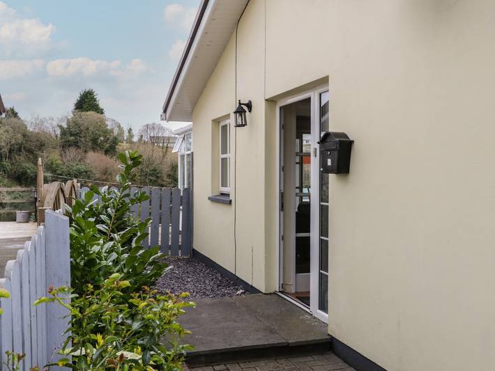 Log cabin for 6 people, with garden, with pets in County Fermanagh