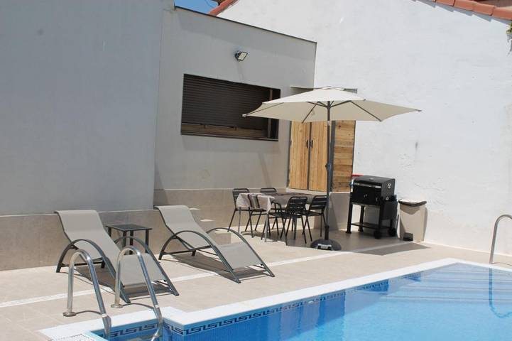 Gîte pour 6 personnes, avec piscine ainsi que terrasse et vue à Valtierra - 3