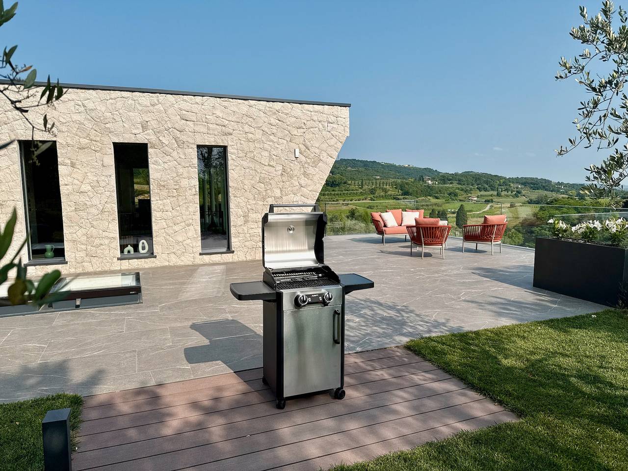 Villa 'Vallonga' with Lake View, Wi-Fi and Air Conditioning in Bardolino, Garda Mountains