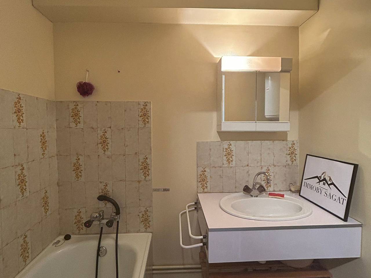 Entire studio, Studio at the slopes with parking in Super Besse in Super Besse, Besse-et-Saint-Anastaise