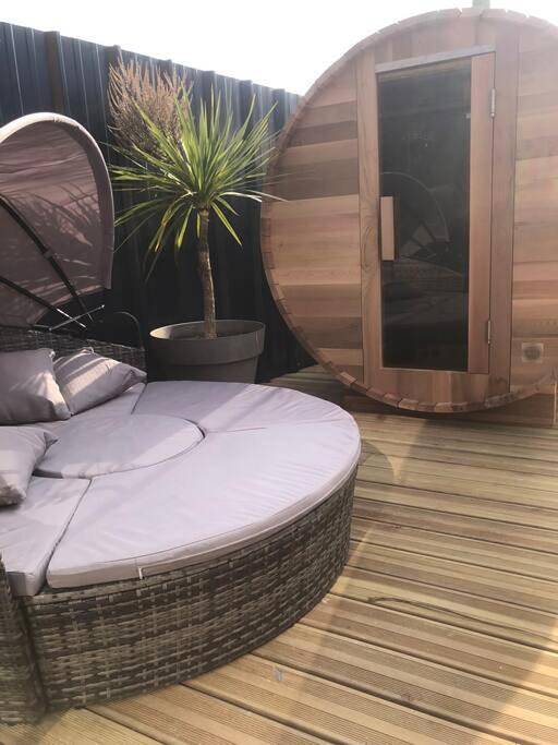 Gîte pour 2 personnes, avec jardin ainsi que sauna et jacuzzi à Bieuzy - 2