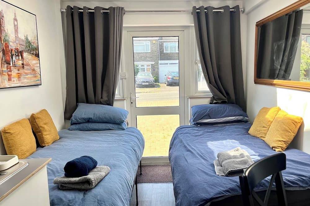 Entire apartment, Comfy Apartment - 12 Mins from Gatwick in Crawley, West Sussex