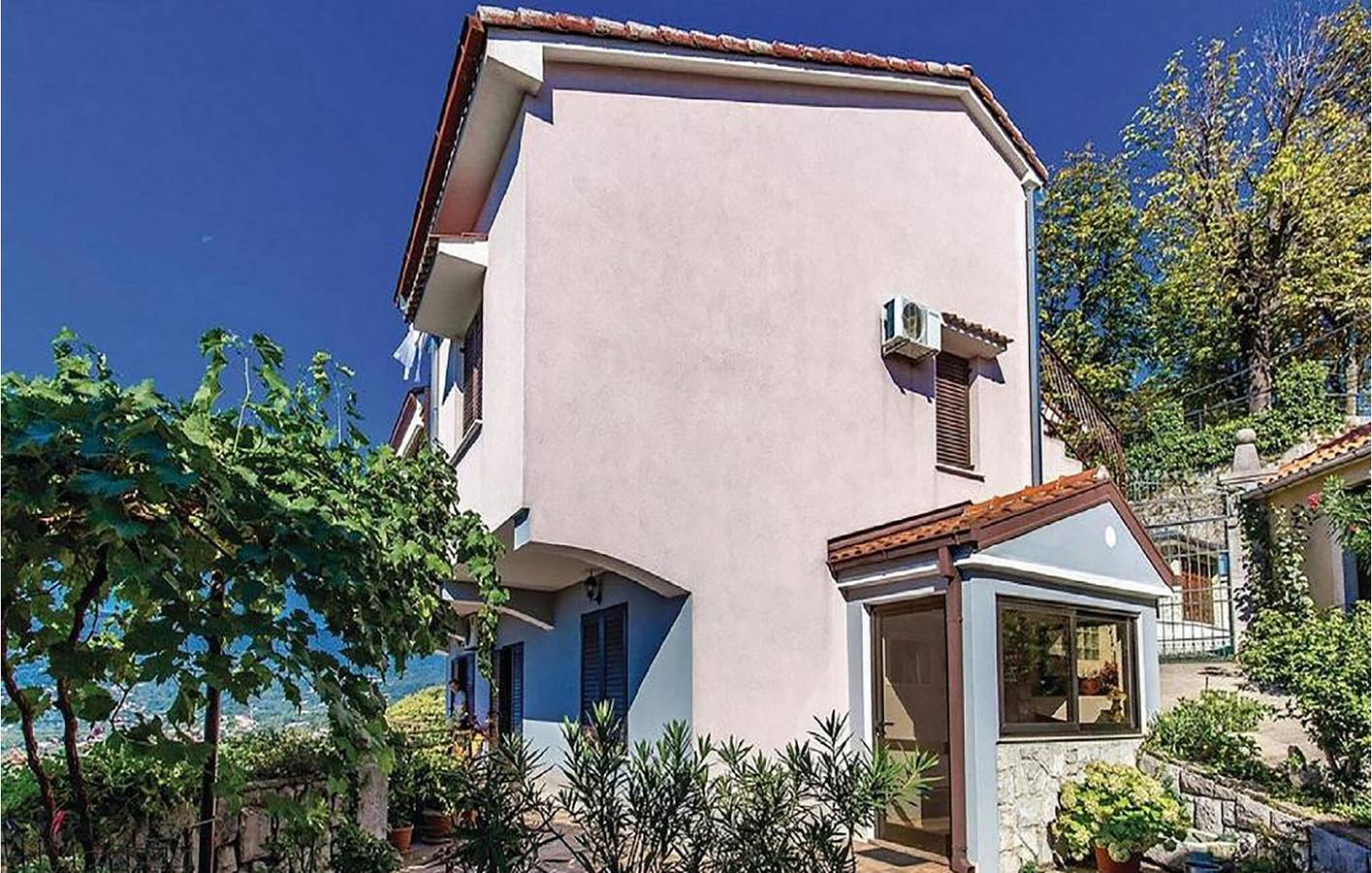 Ganze Ferienwohnung, Gemütliche 1-Zimmer-Wohnung mit Meerblick in Kastav in der Nähe von Sehenswürdigkeiten in Kastav, Primorje-Gorski Kotar