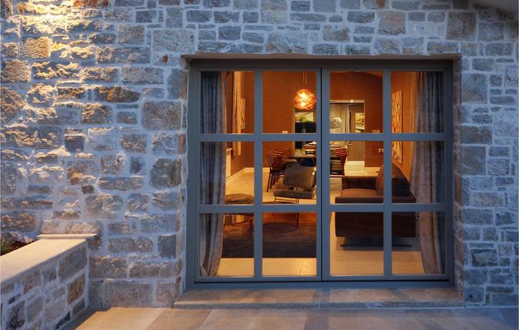 Ferienhaus für 12 Personen, mit Whirlpool und Sauna sowie Terrasse, mit Haustier