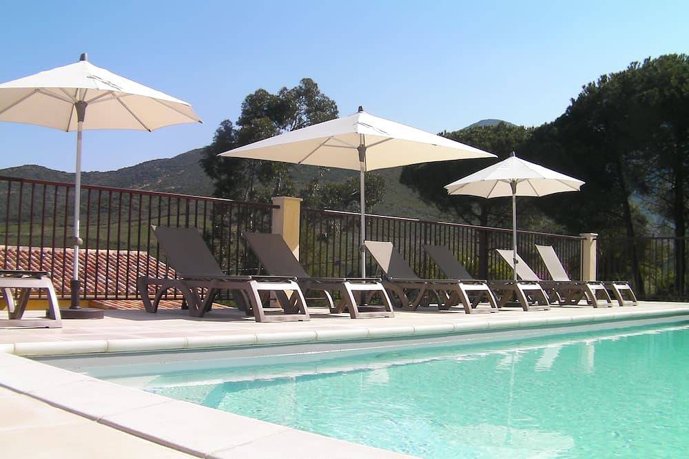 Appartamento intero, Rivière à 2 Min/wifi Gratuit/clim/piscine Chauffée/2 Chambres/ping-pong/pétanque in Galeria, Parco naturale regionale della Corsica