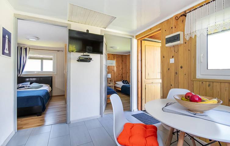Ferienhaus für 4 Personen mit Whirlpool in Powiat Sławieński