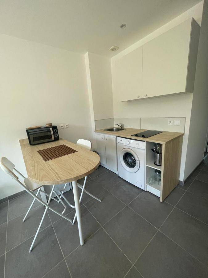 Gîte pour 2 personnes, avec terrasse et jardin à Saint-Étienne-du-Rouvray - 2