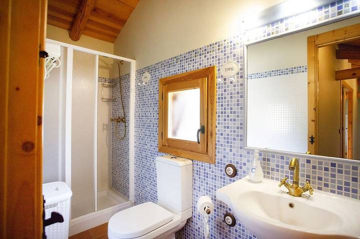 Rural house with fireplace and exclusive patio in the middle of nature. Near Ainsa. in Aínsa, Aragonesische Pyrenäen