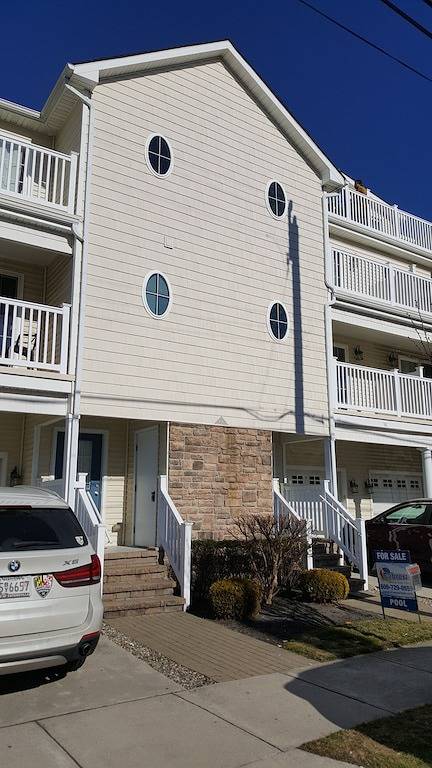 Vacation rental for 13 people, with balcony and pool in Wildwood