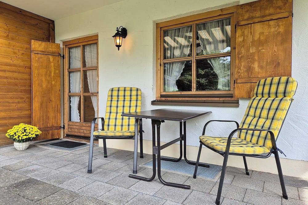 Ganze Wohnung, Gemütliche 1 Zimmer-Wohnung mit Terrasse und Blick auf die Berge in Oberau, Bayerische Alpen