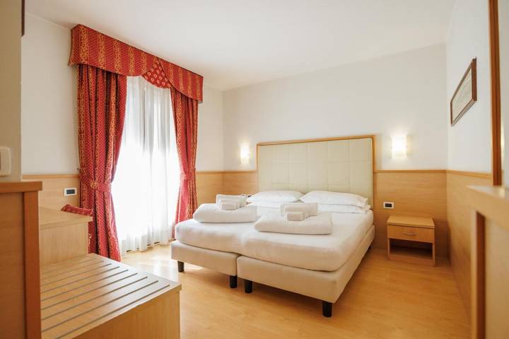 Hôtel pour 2 personnes, avec jardin et piscine, animaux acceptés à Torbole - 3