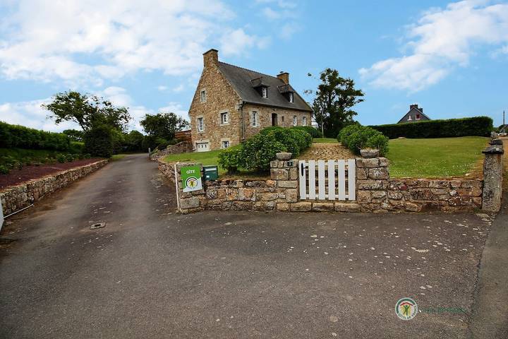 Gîte pour 8 personnes, avec terrasse et jardin - 1