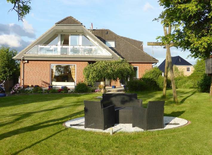 Ferienwohnung für 4 Personen, mit Balkon und Terrasse sowie Garten und Ausblick
