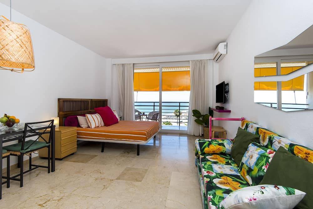 Geheel appartement, Gerenoveerde studio met prachtig uitzicht op zee in Playa El Bajondillo, Torremolinos